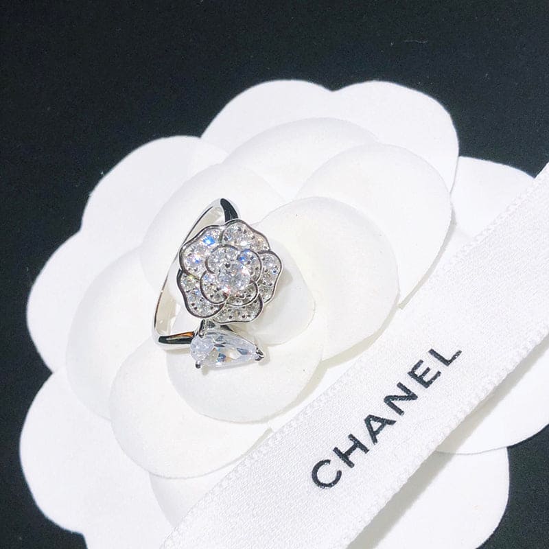 18K  Chanel Diamond Camelia Precieux Ring