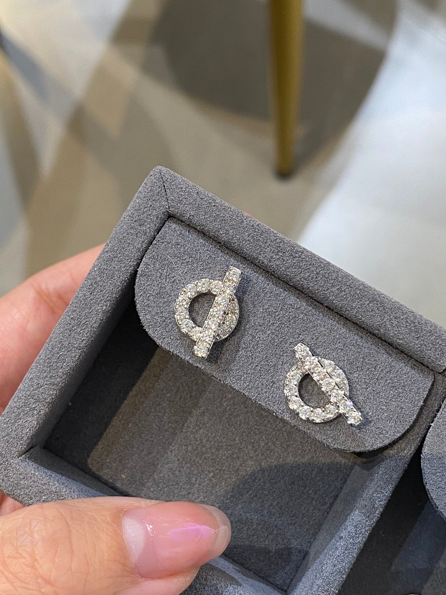 18K Finesse Diamond Stud Hermes Earrings