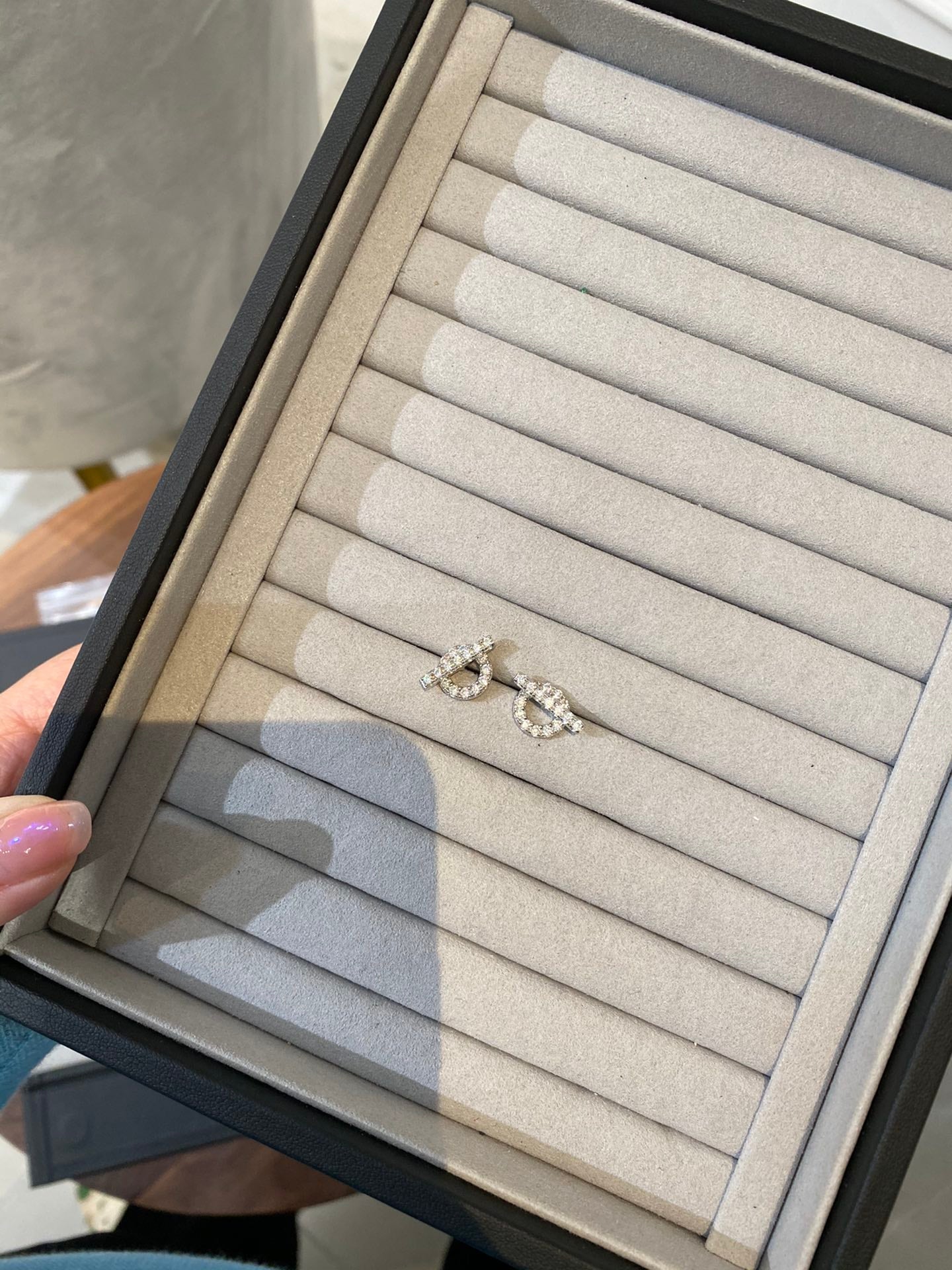 18K Finesse Diamond Stud Hermes Earrings