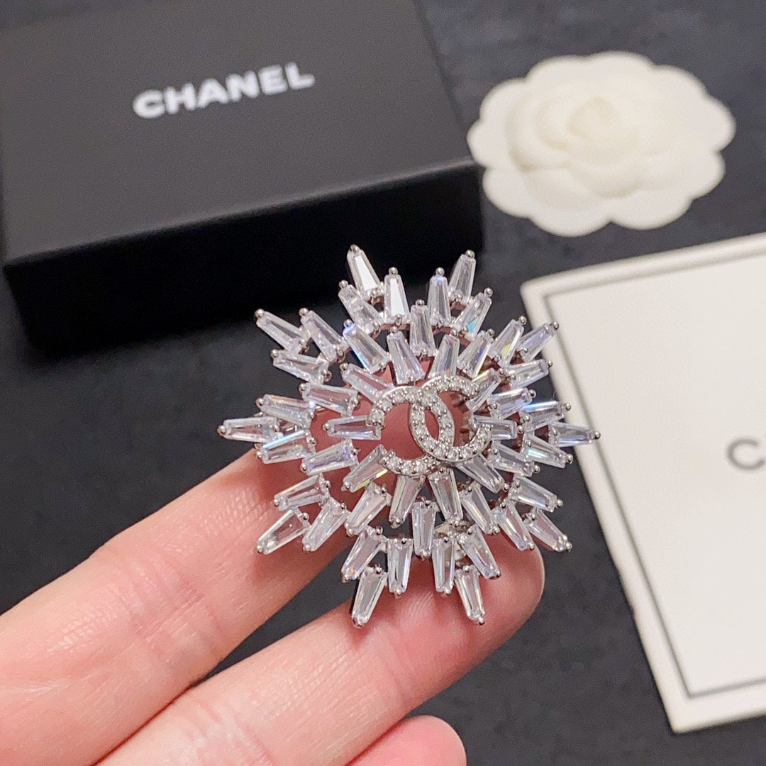 18K  Chanel Snow Flower Brooch