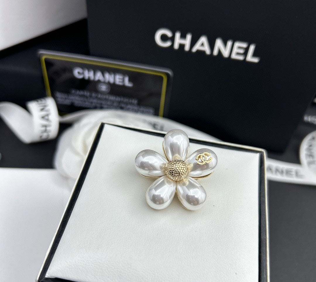 18K  Chanel Pearls Brooch