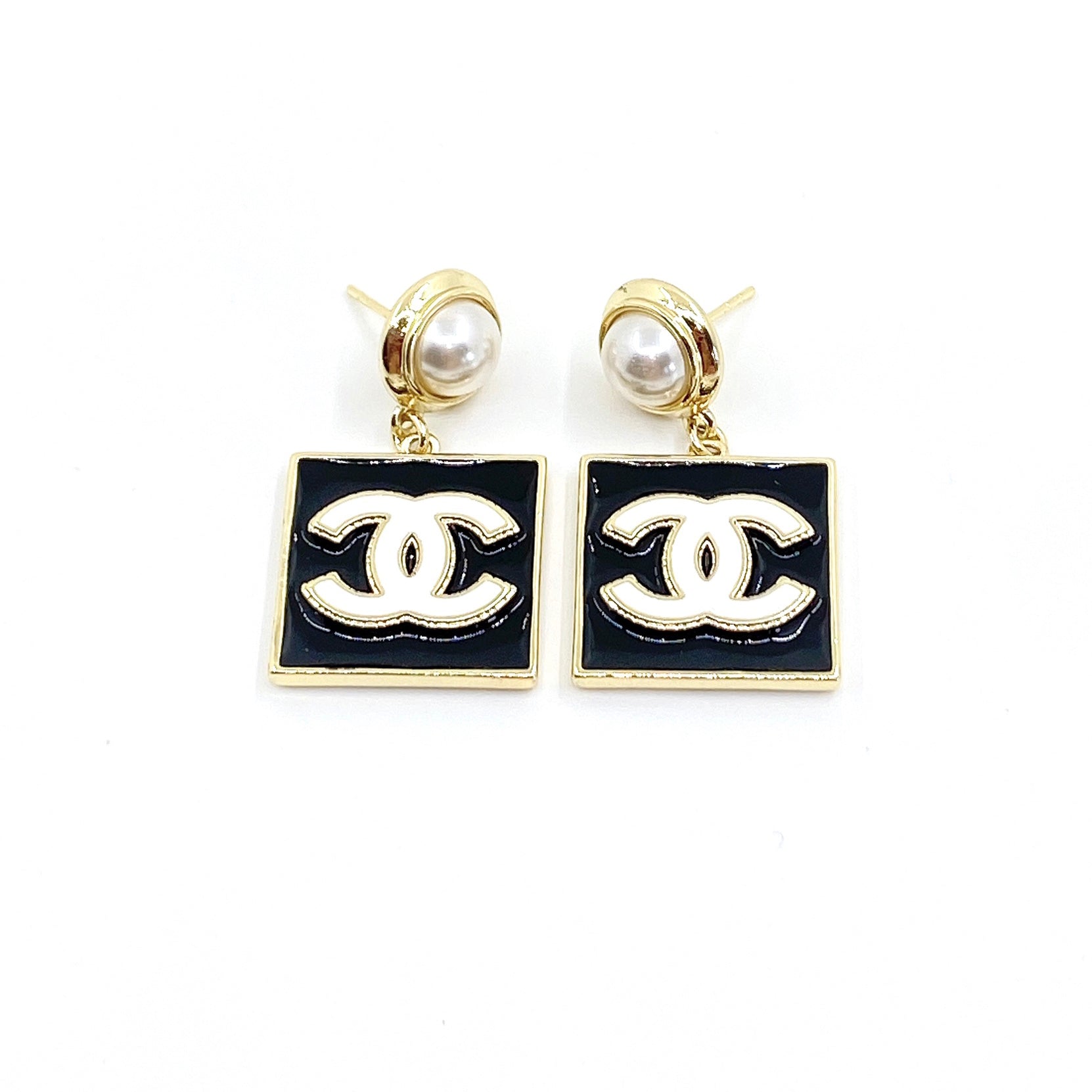 18K  Chanel Square Pearl Pendant Earrings