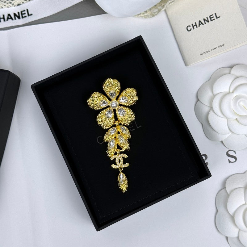 18K  Chanel 26C Flower Crystal Drop Gold Brooch