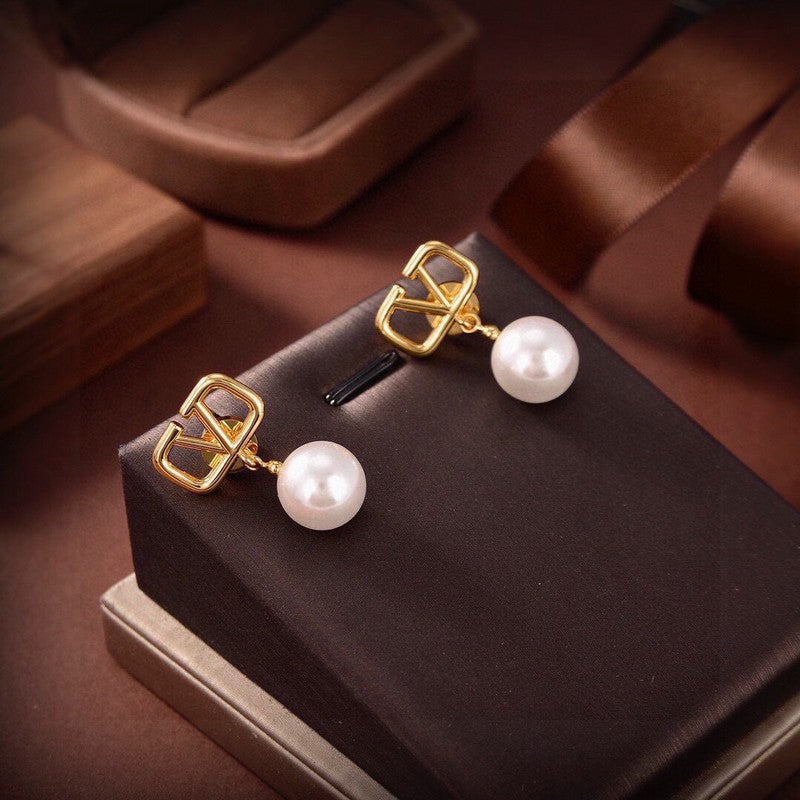 18K Valentino Pearl Earrings