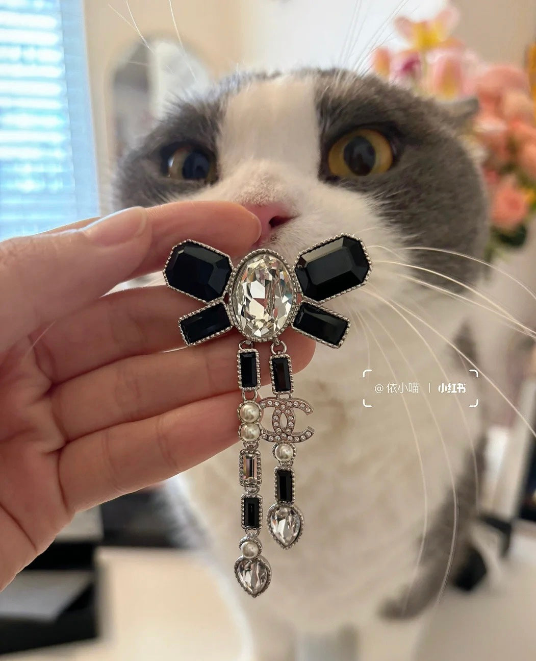 18K  Chanel Bow Tie Crystals Brooch