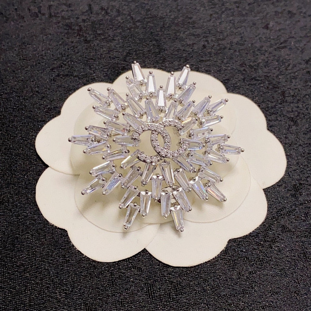 18K  Chanel Snow Flower Brooch