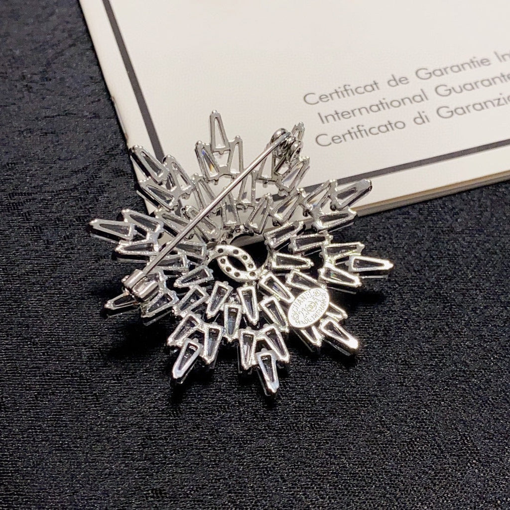 18K  Chanel Snow Flower Brooch