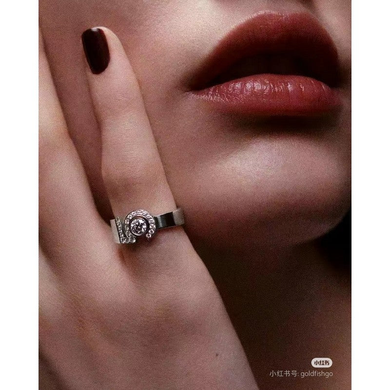 18K  Chanel No.5 Diamond Ring