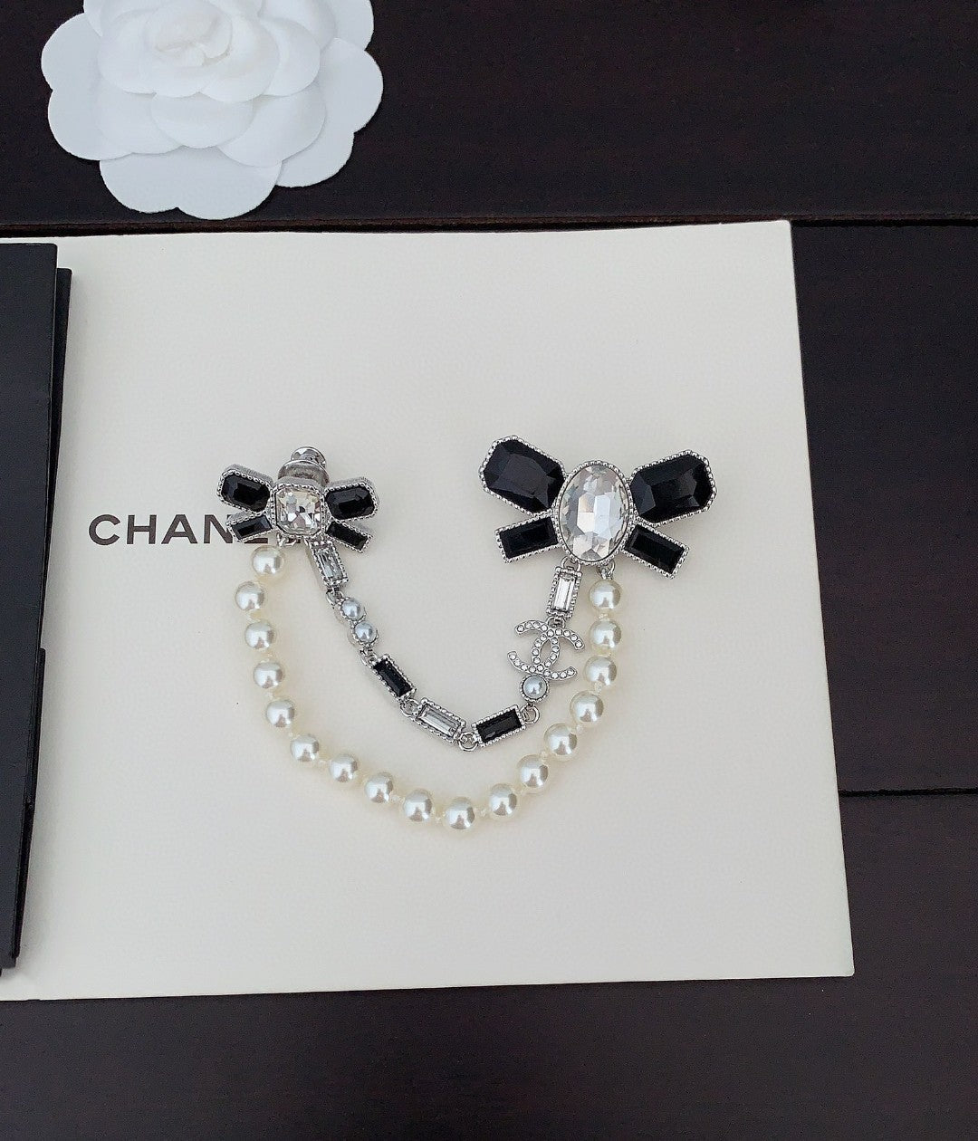 18K  Chanel Black Bow Pearls Brooch