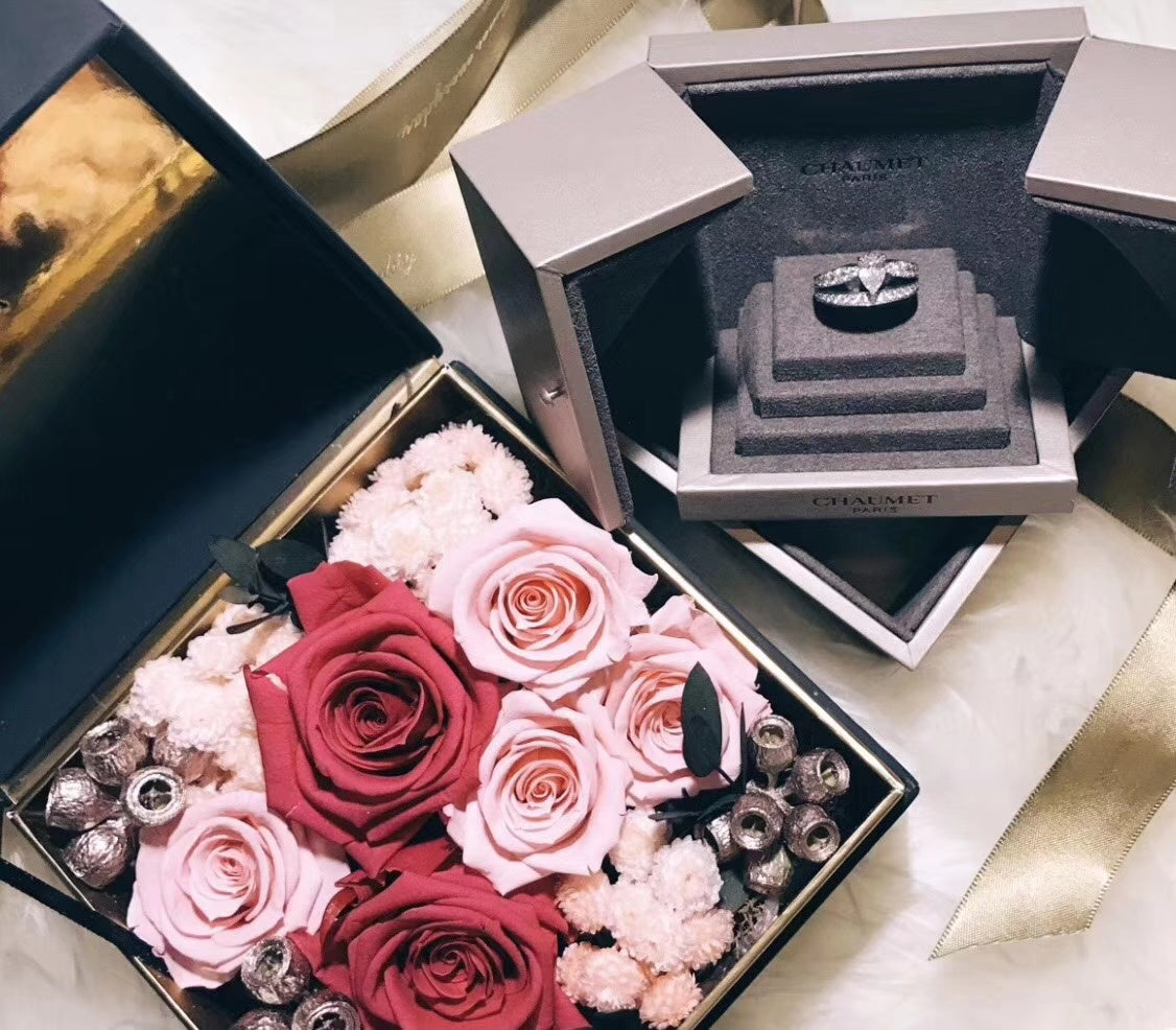 18K Josephine Engagement Ring